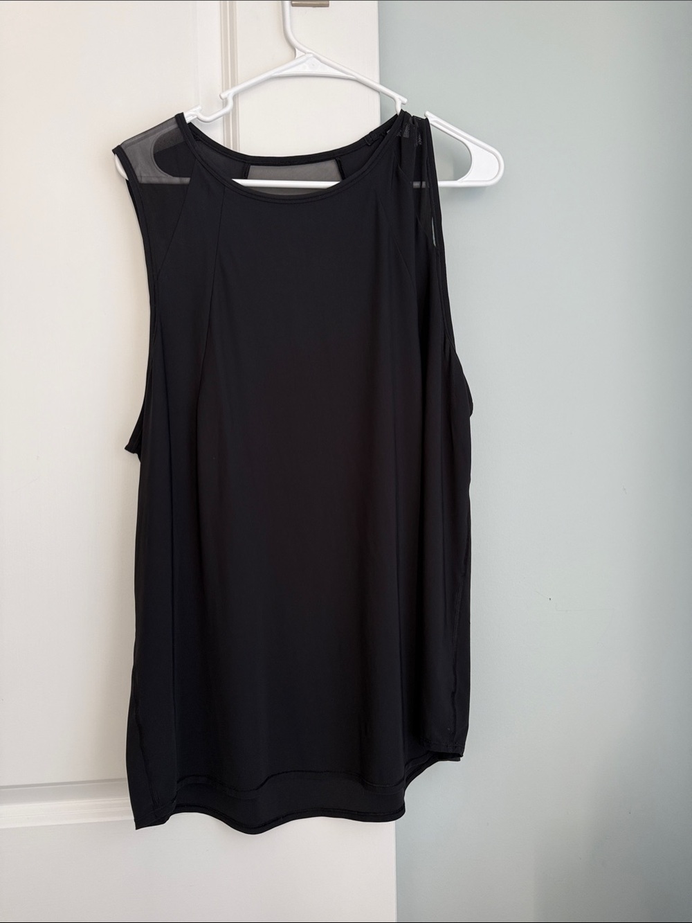 Lululemon - Black Sleeveless Women's Tank Top - Classic Minimal Style